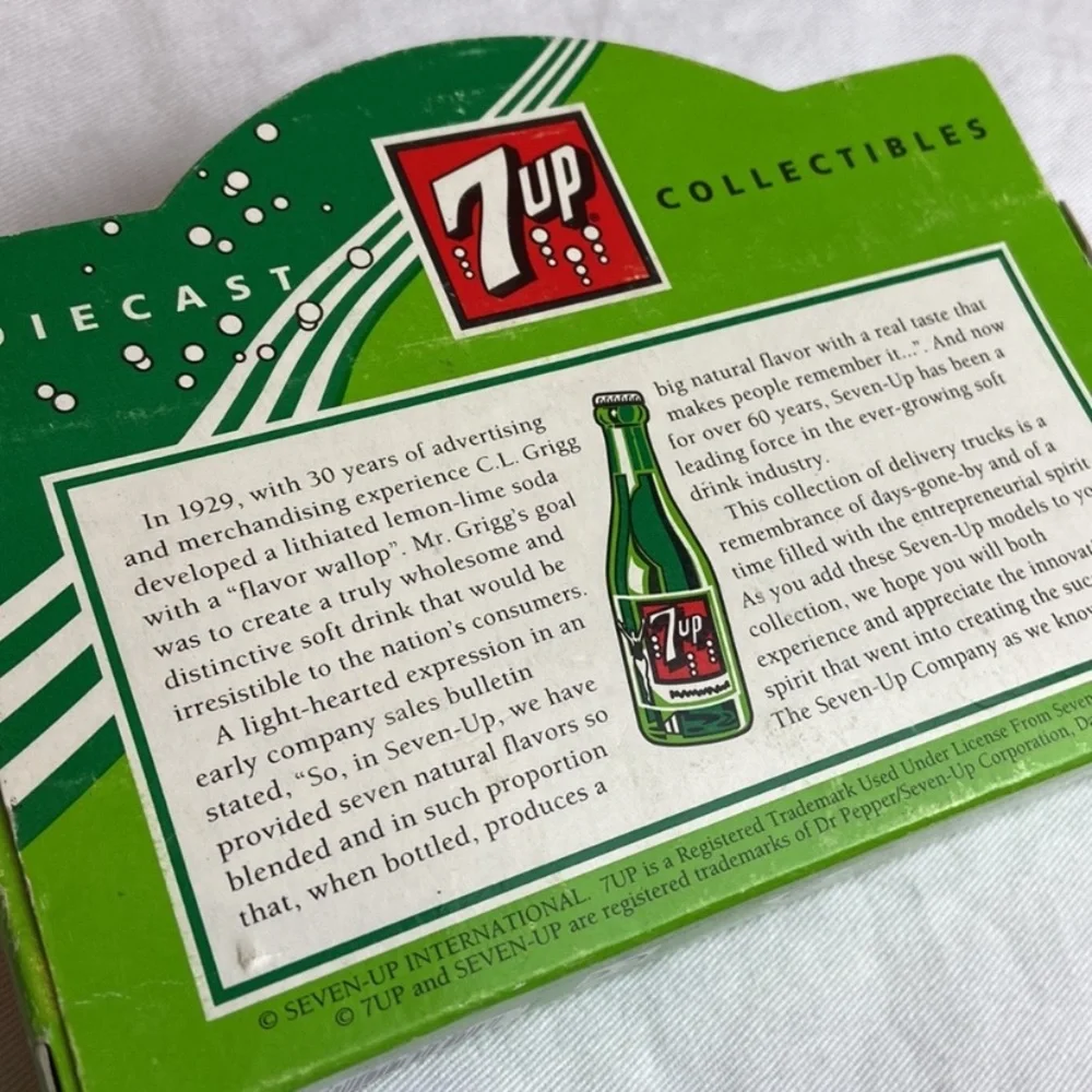Vintage 7-Up International die cast collectible truck rom England|